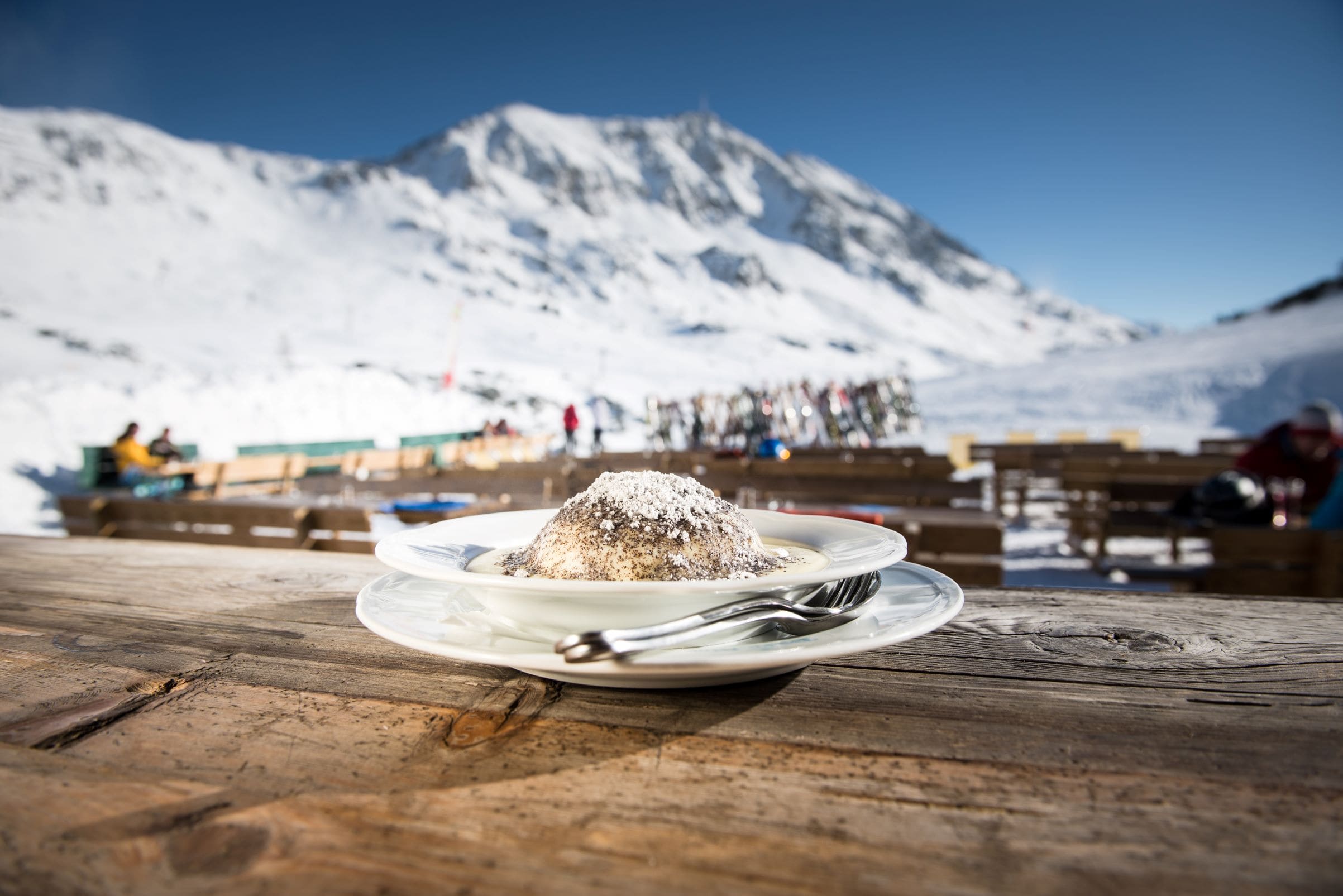 Köstlichkeiten im Aprés Ski Lokal © Tourismusverband Obertauern
